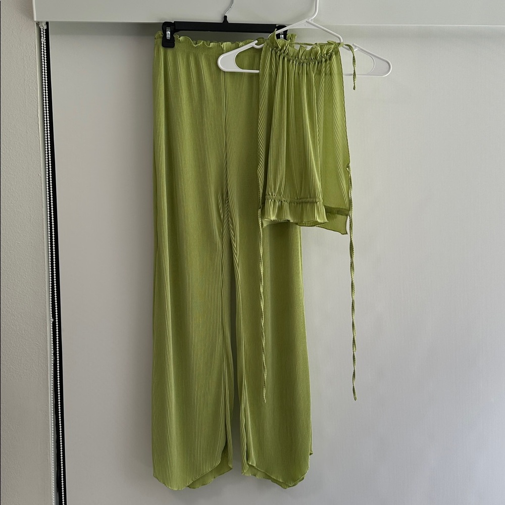 Pleated Open Back Set - Picture 10 of 13